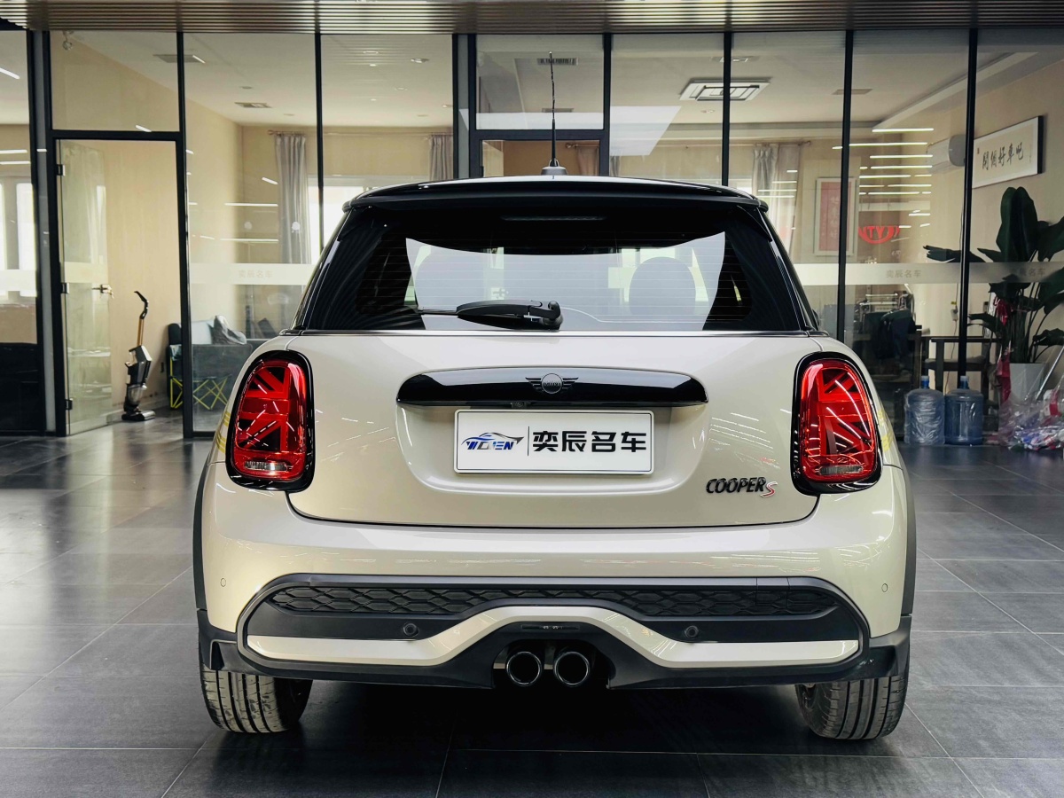 MINI MINI  2022款 改款 2.0T COOPER S 經(jīng)典派圖片