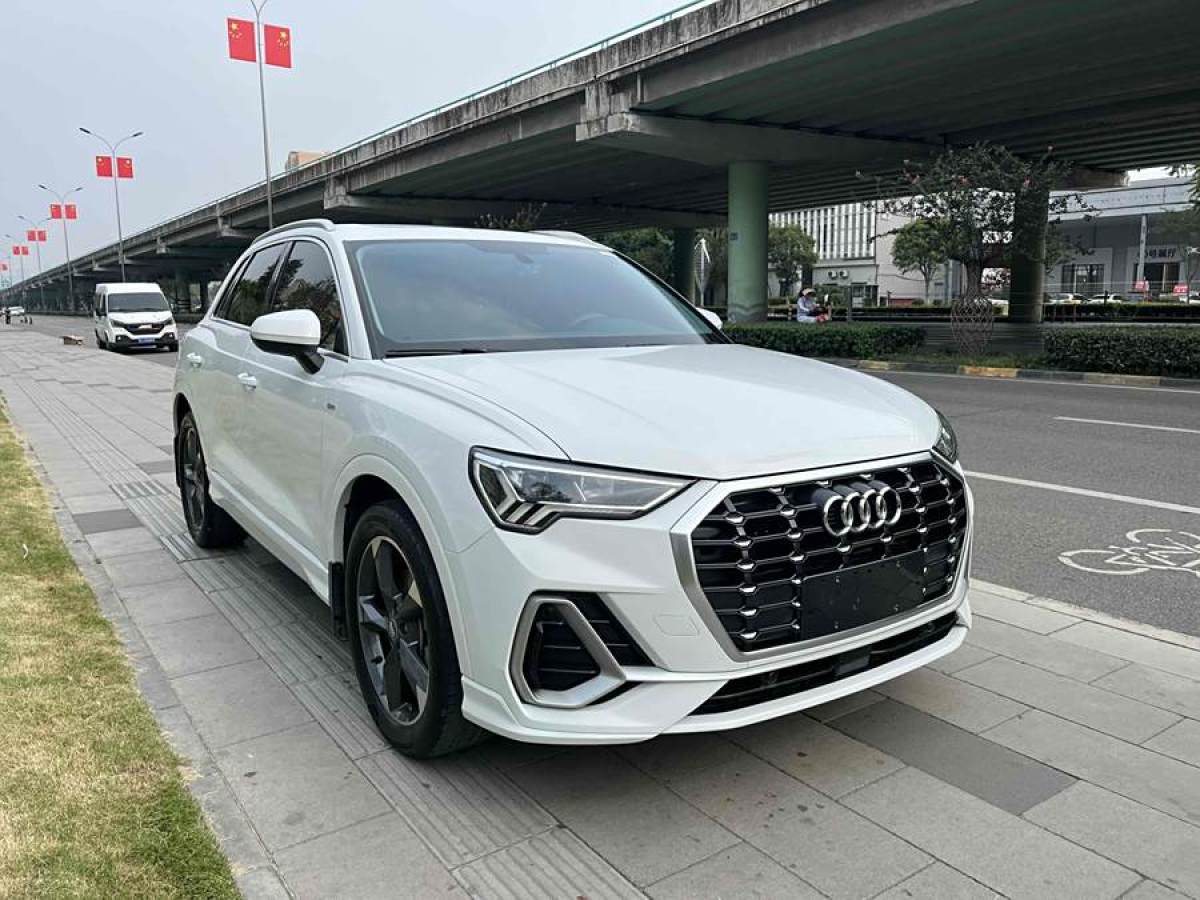 奧迪 奧迪Q3  2019款  40 TFSI 時尚動感型圖片