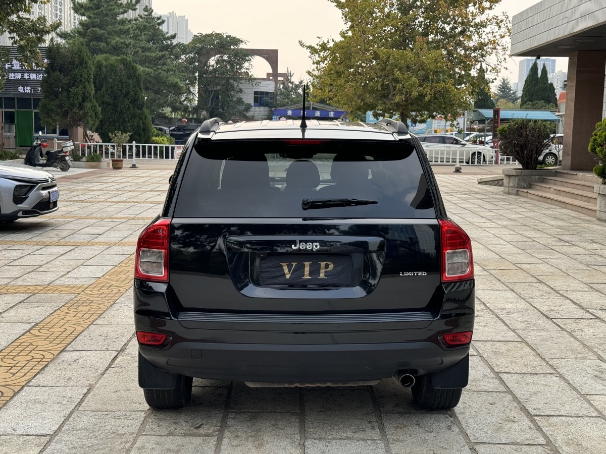 Jeep 指南者  2012款 2.4L 四驅(qū)豪華導航版圖片