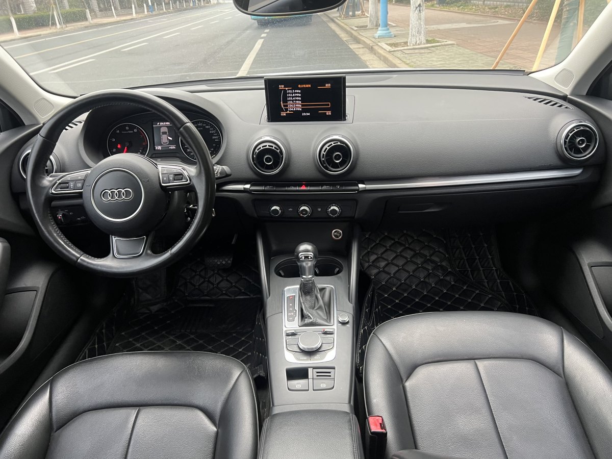 奧迪 奧迪A3  2015款 Sportback 35 TFSI 百萬(wàn)紀(jì)念舒享型圖片