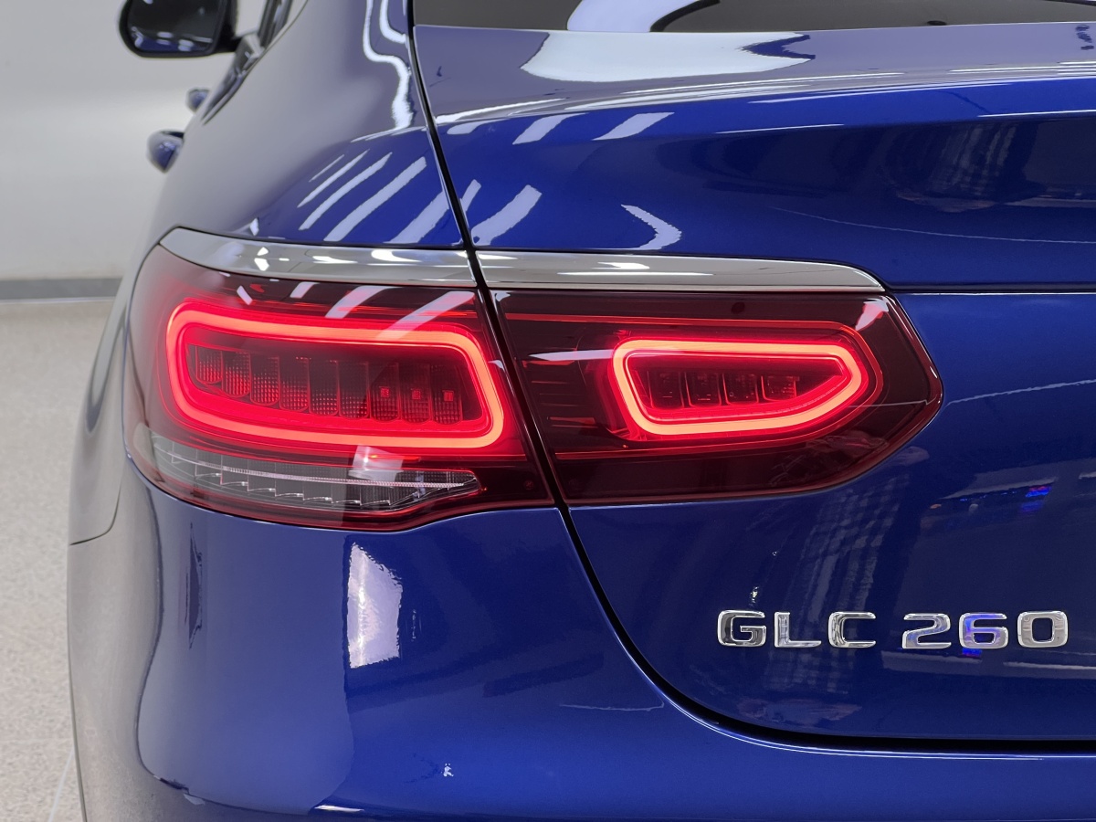 2020年10月奔馳 奔馳GLC  2021款 GLC 260 4MATIC 轎跑SUV