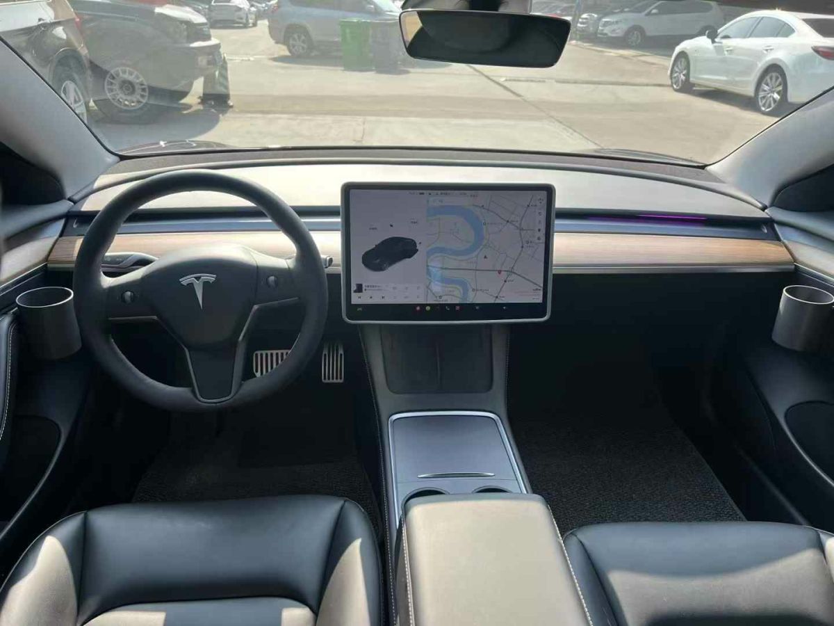 特斯拉 Model Y  2021款 標(biāo)準(zhǔn)續(xù)航后驅(qū)版圖片