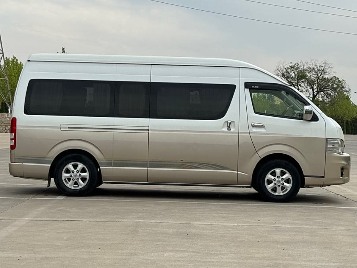 2012年10月豐田 HIACE  2011款 2.7L自動(dòng)豪華版13座