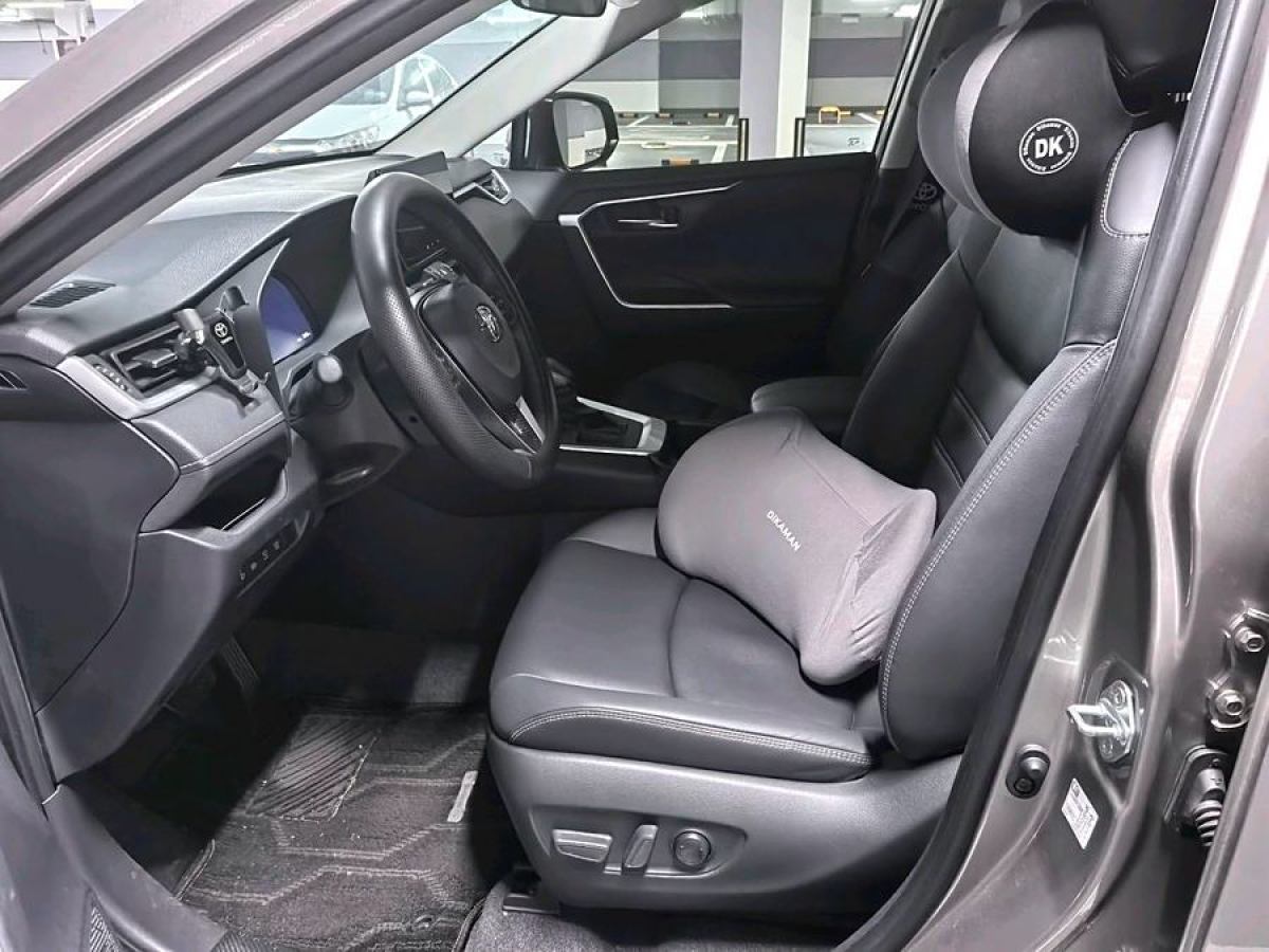 2019年11月豐田 RAV4榮放  2020款 2.0L CVT四驅(qū)尊貴版