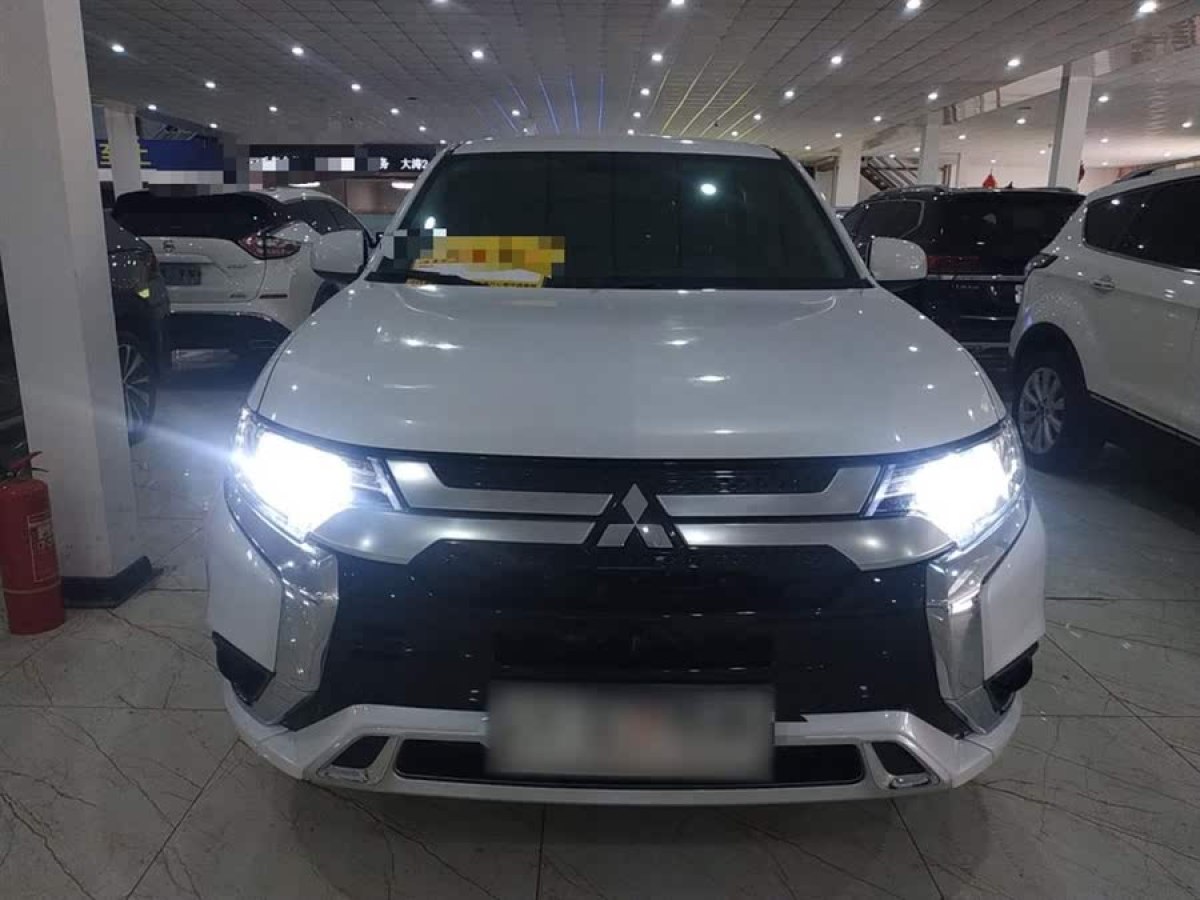 三菱 歐藍(lán)德  2021款 改款 2.0L 兩驅(qū)暢行版 5座圖片