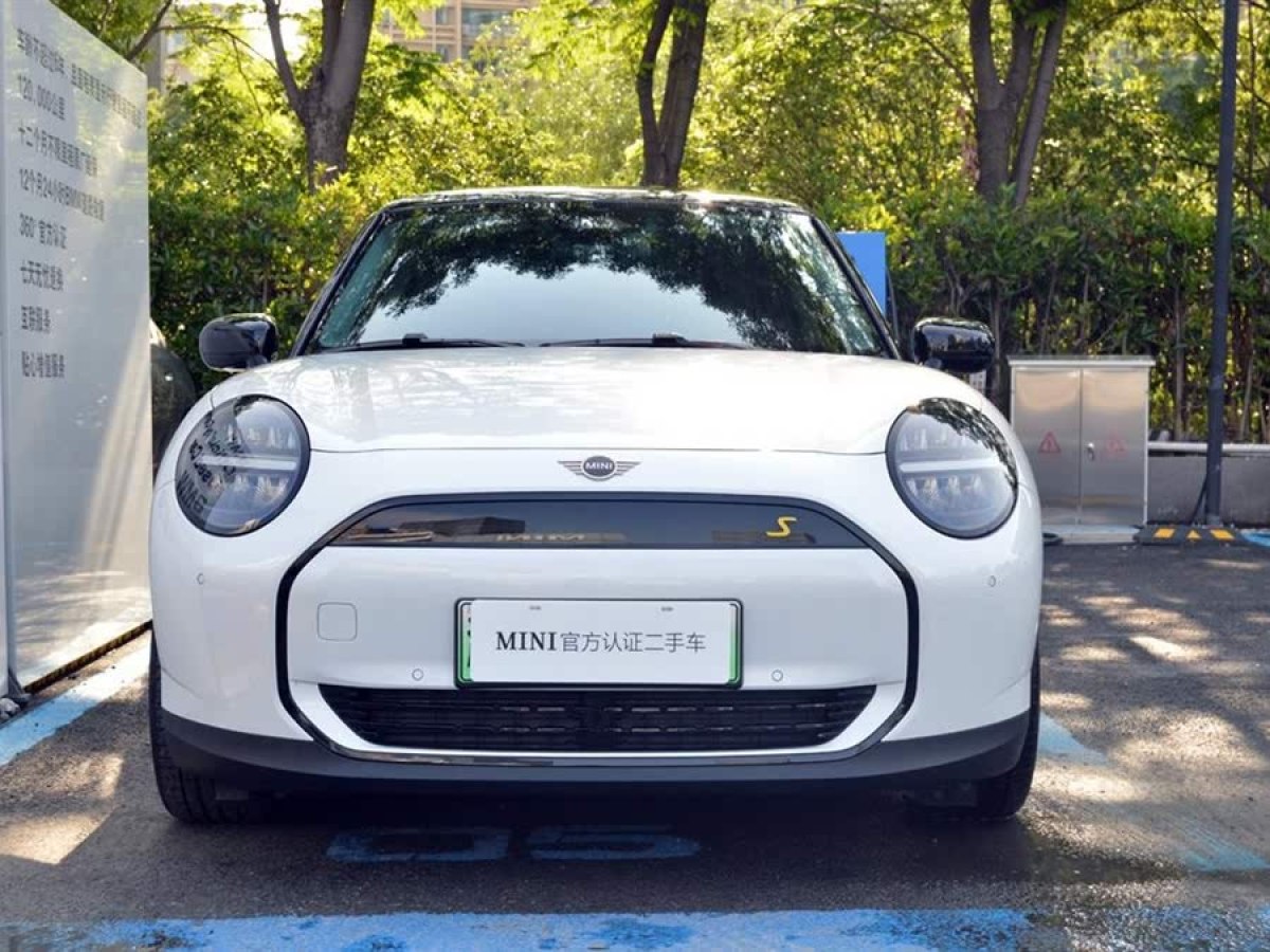 MINI 電動(dòng)MINI COOPER  2024款 456km COOPER E 經(jīng)典派圖片
