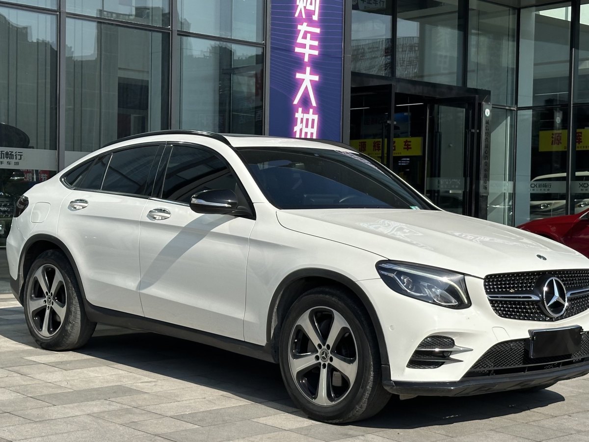 奔馳 奔馳GLC  2023款 改款 GLC 260 4MATIC 轎跑SUV圖片