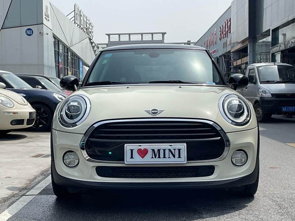 MINI COUNTRYMAN  2018款 1.5T COOPER 藝術(shù)家圖片