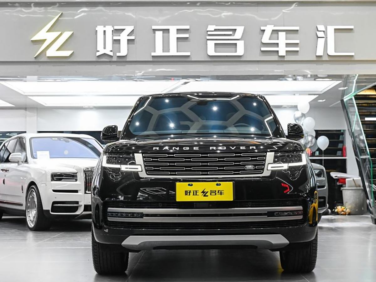 路虎 攬勝  2024款 3.0 L6 400PS 盛世加長(zhǎng)版 七座圖片