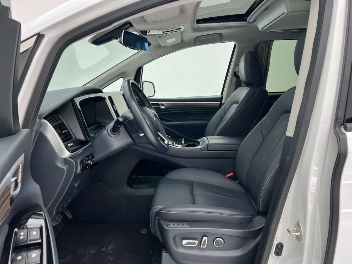 廣汽傳祺 M8  2021款 領(lǐng)秀系列 390T 至尊版圖片