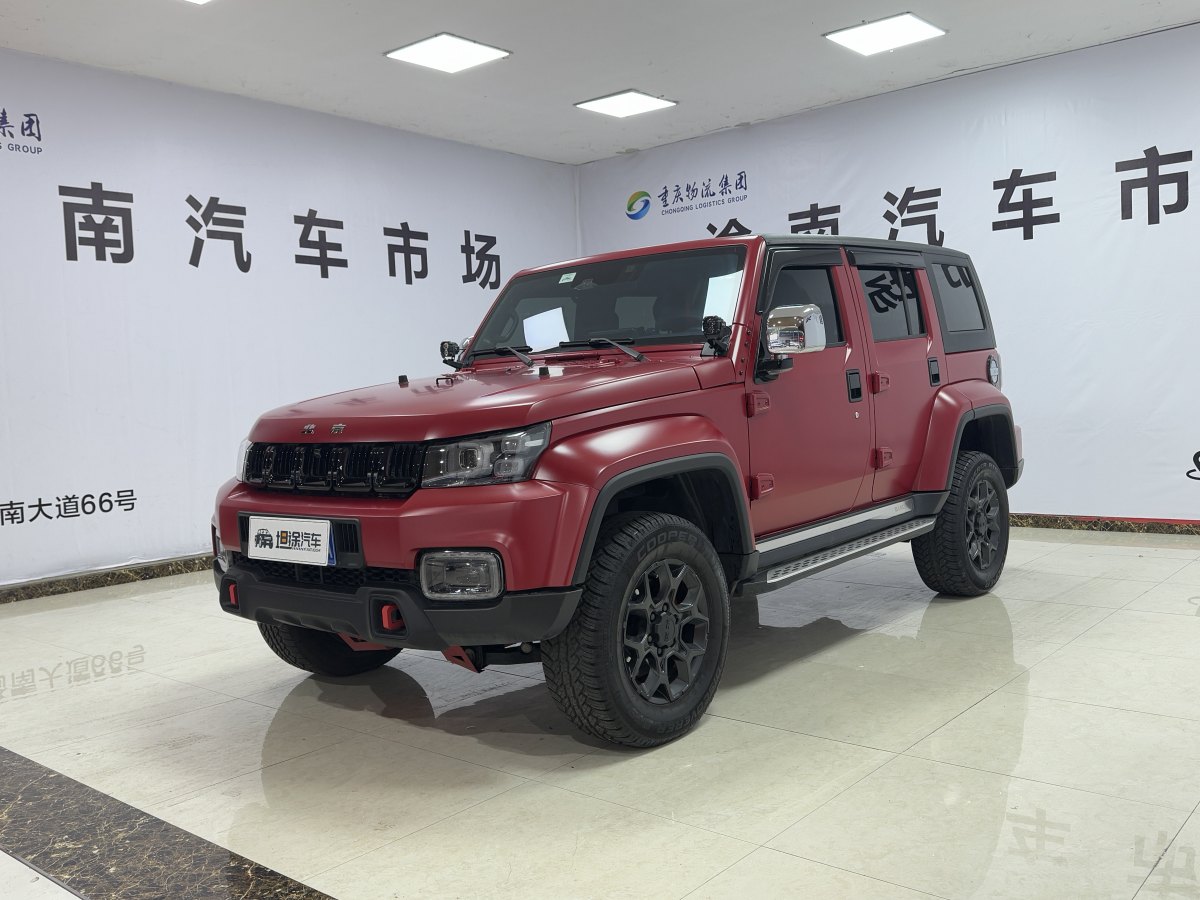 北京 BJ40  2023款 2.0D 自動四驅(qū)刀鋒英雄版?zhèn)b客型圖片