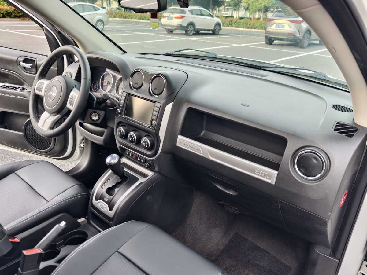 Jeep 指南者  2015款 2.0L 兩驅(qū)豪華版圖片