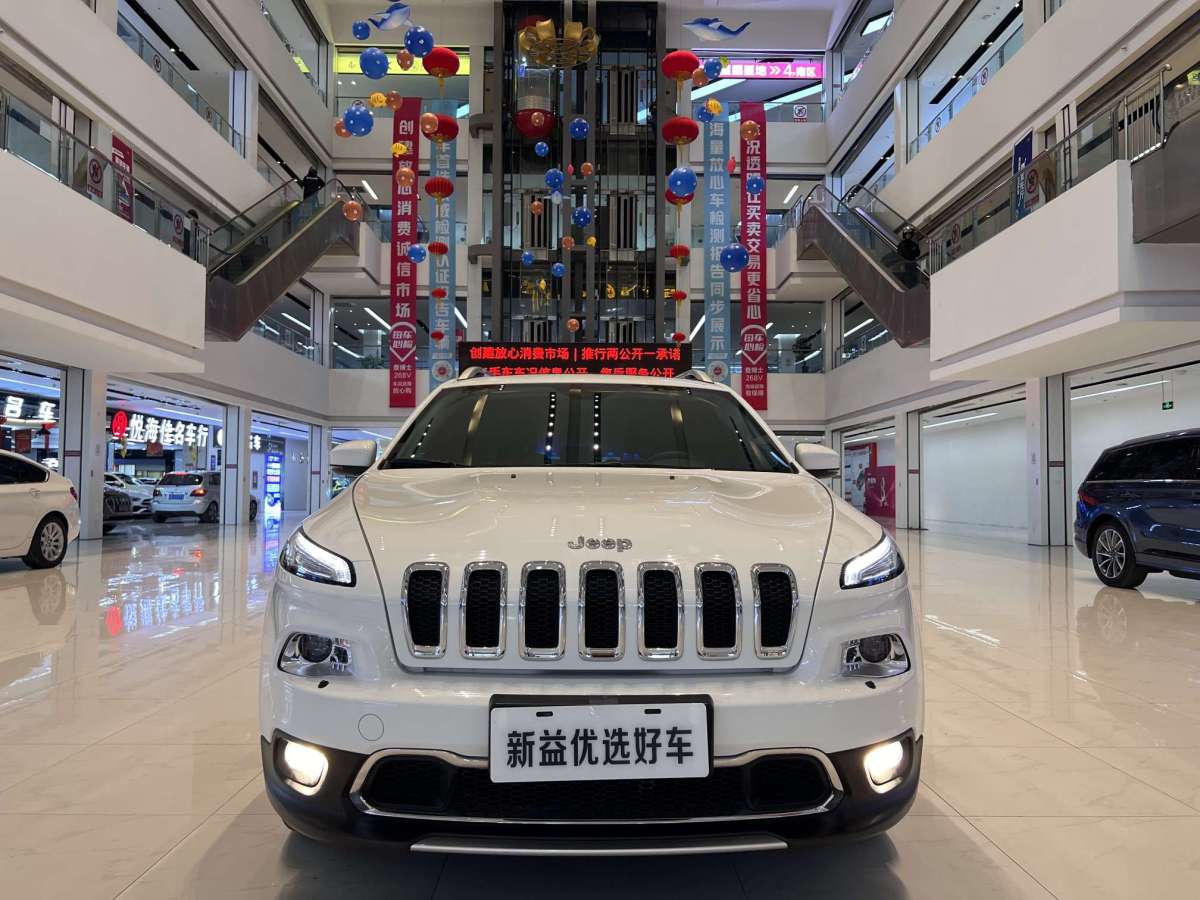 Jeep 自由光  2020款 2.0L 兩驅(qū)經(jīng)典運(yùn)動(dòng)版圖片