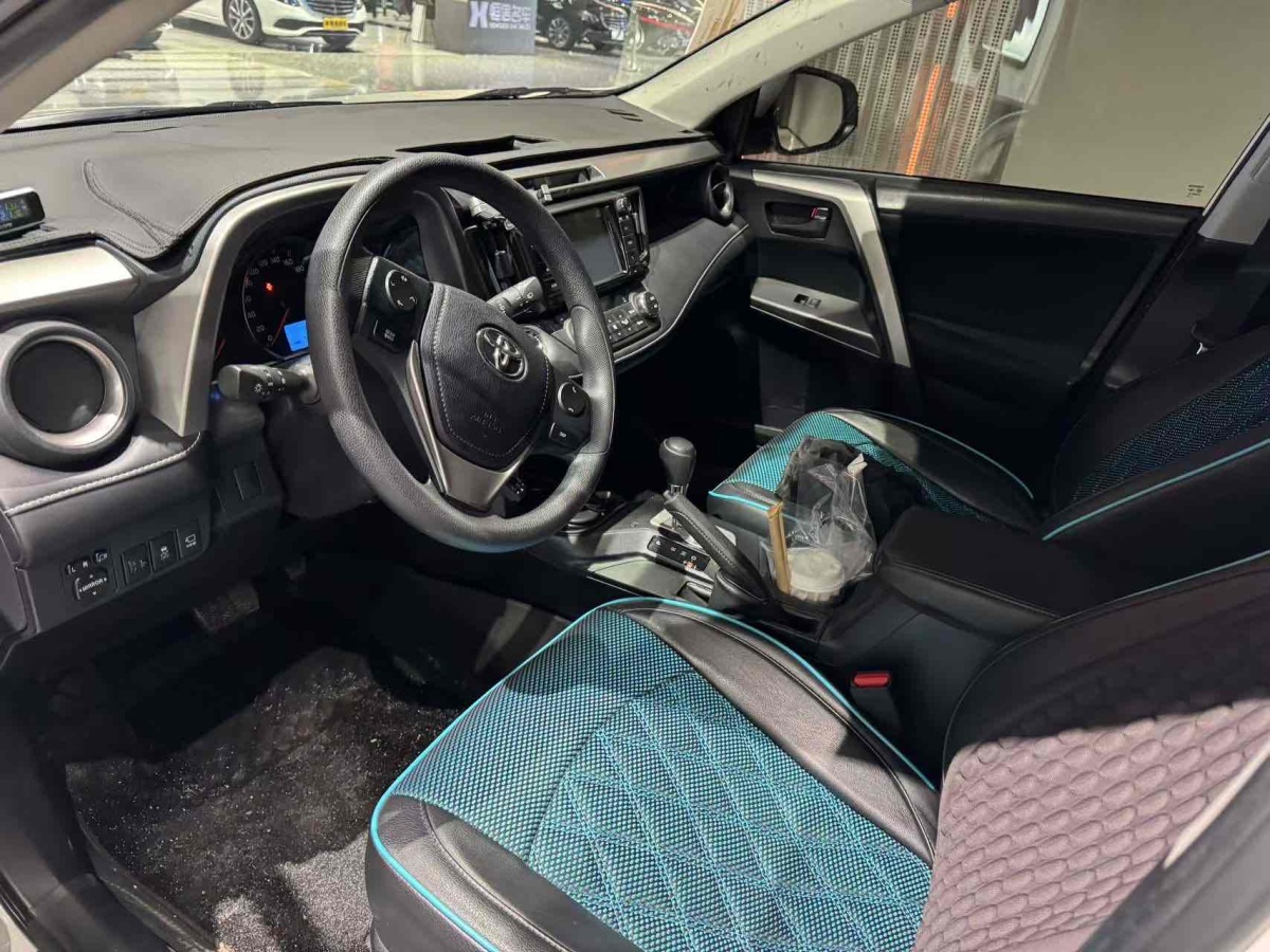 豐田 RAV4  2018款 榮放 2.0L CVT兩驅(qū)風(fēng)尚X版圖片