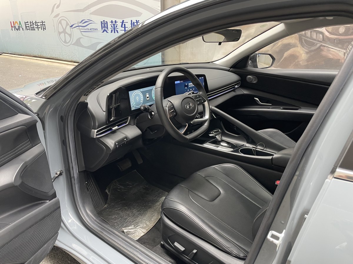 2021年11月現(xiàn)代 伊蘭特  2023款 1.5L CVT LUX尊貴版