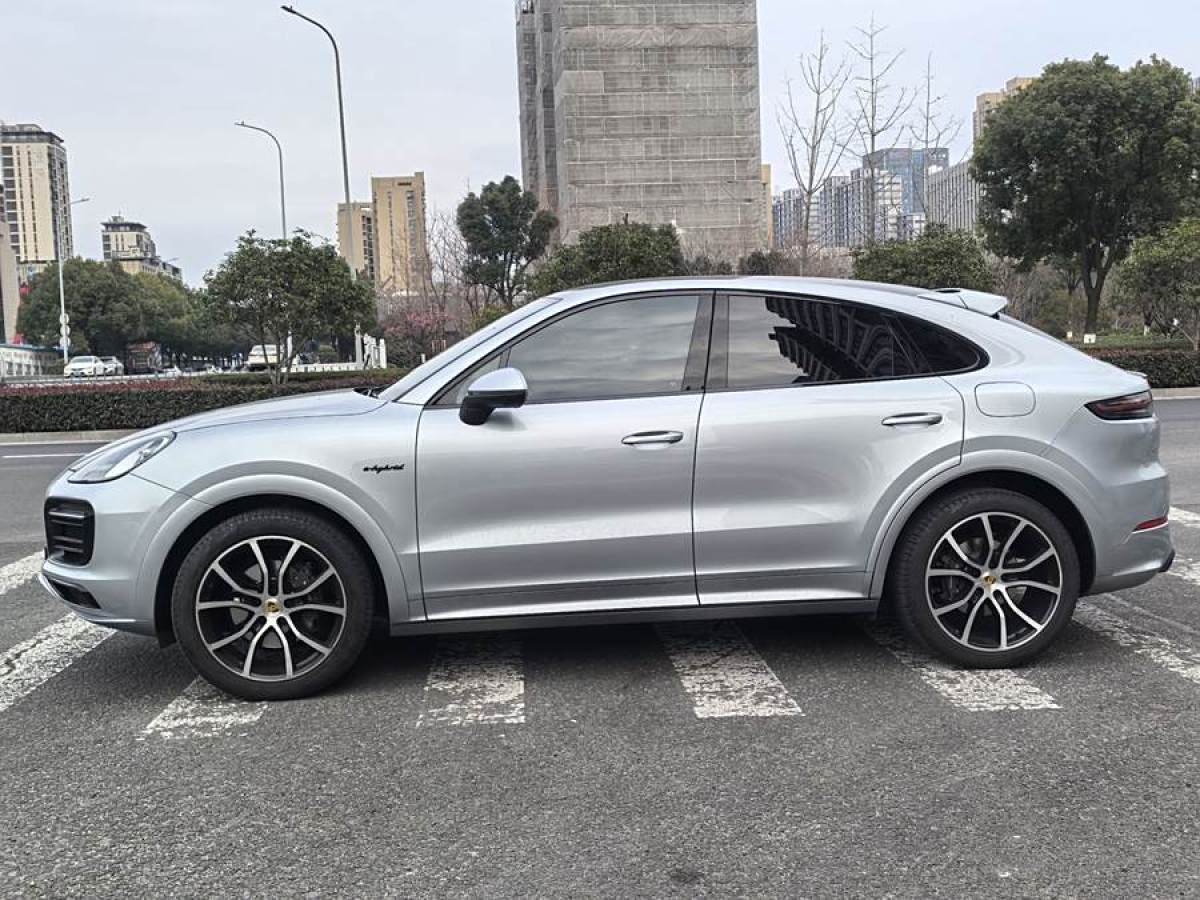 保時(shí)捷 Cayenne新能源  2022款 Cayenne E-Hybrid Coupé 2.0T 鉑金版圖片