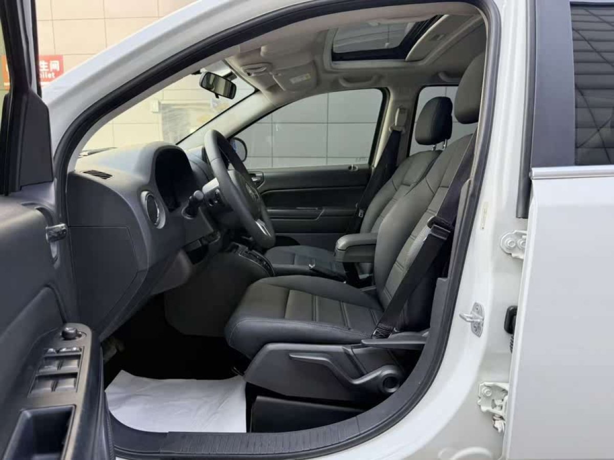 Jeep 指南者  2014款 2.0L 兩驅運動版圖片