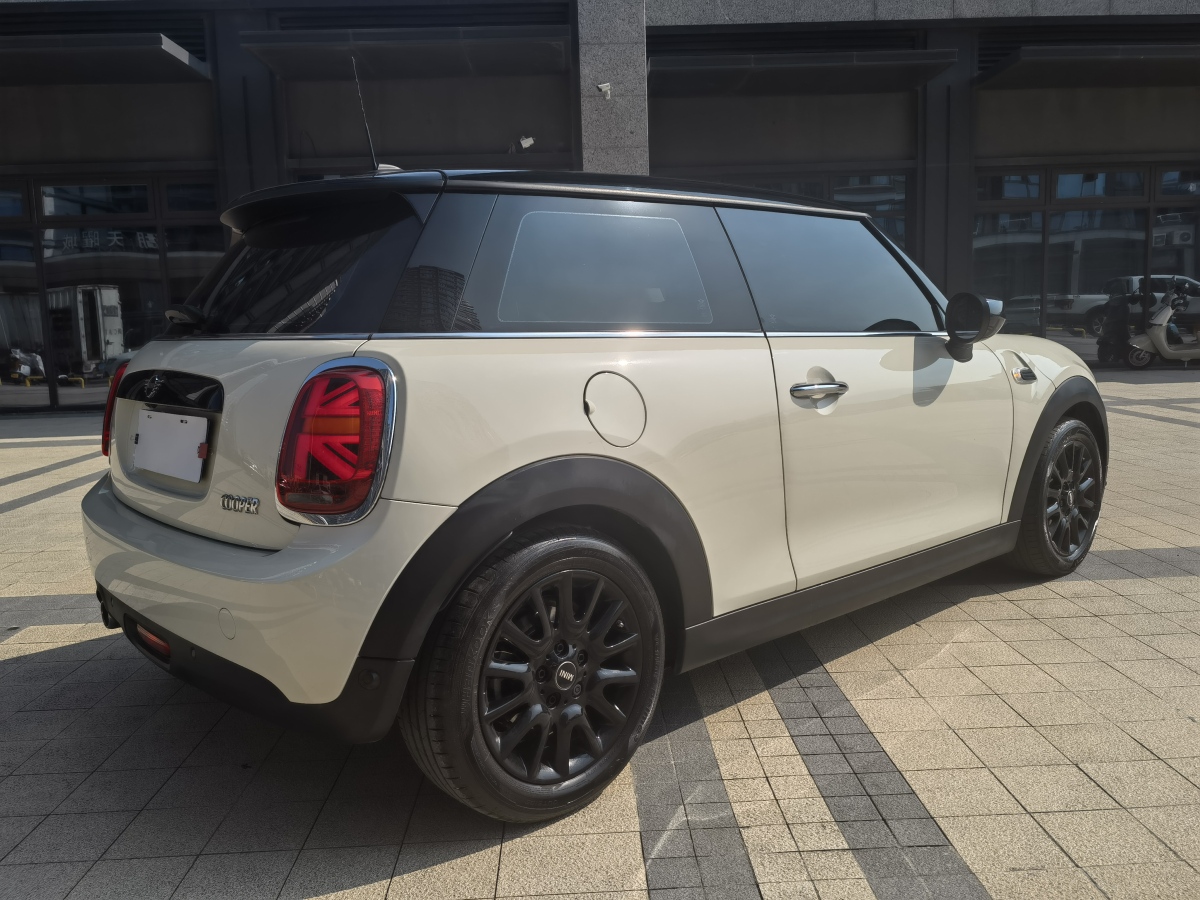 MINI MINI  2021款 1.5T COOPER 經(jīng)典派圖片