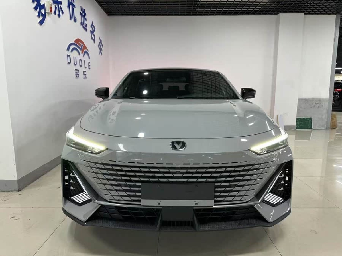 長(zhǎng)安 長(zhǎng)安UNI-V  2022款 1.5T 尊貴型圖片