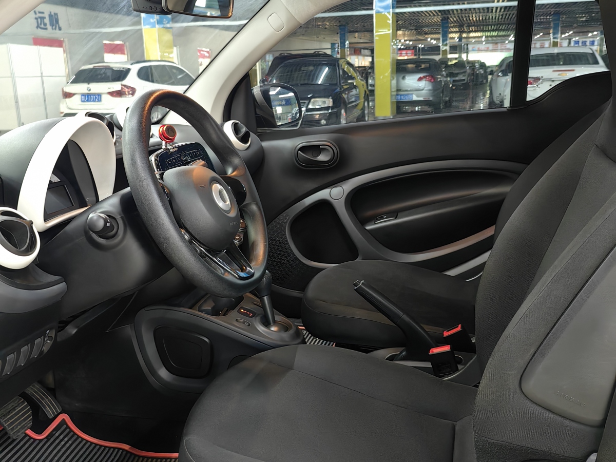 smart fortwo  2015款 1.0L 52千瓦硬顶激情版图片