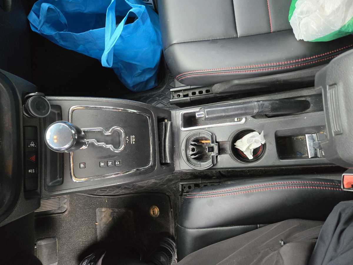 Jeep 指南者  2011款 2.4L 四驅(qū)運(yùn)動(dòng)版圖片