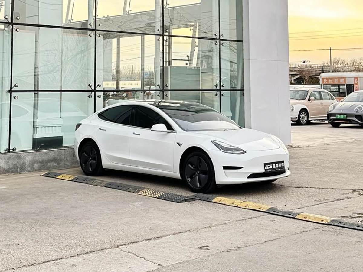 特斯拉 Model 3  2020款 改款 標(biāo)準(zhǔn)續(xù)航后驅(qū)升級版圖片