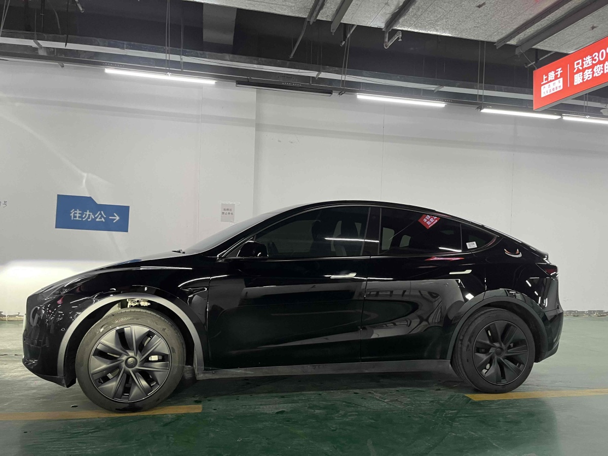 特斯拉 Model 3  2023款 煥新版 后輪驅(qū)動圖片