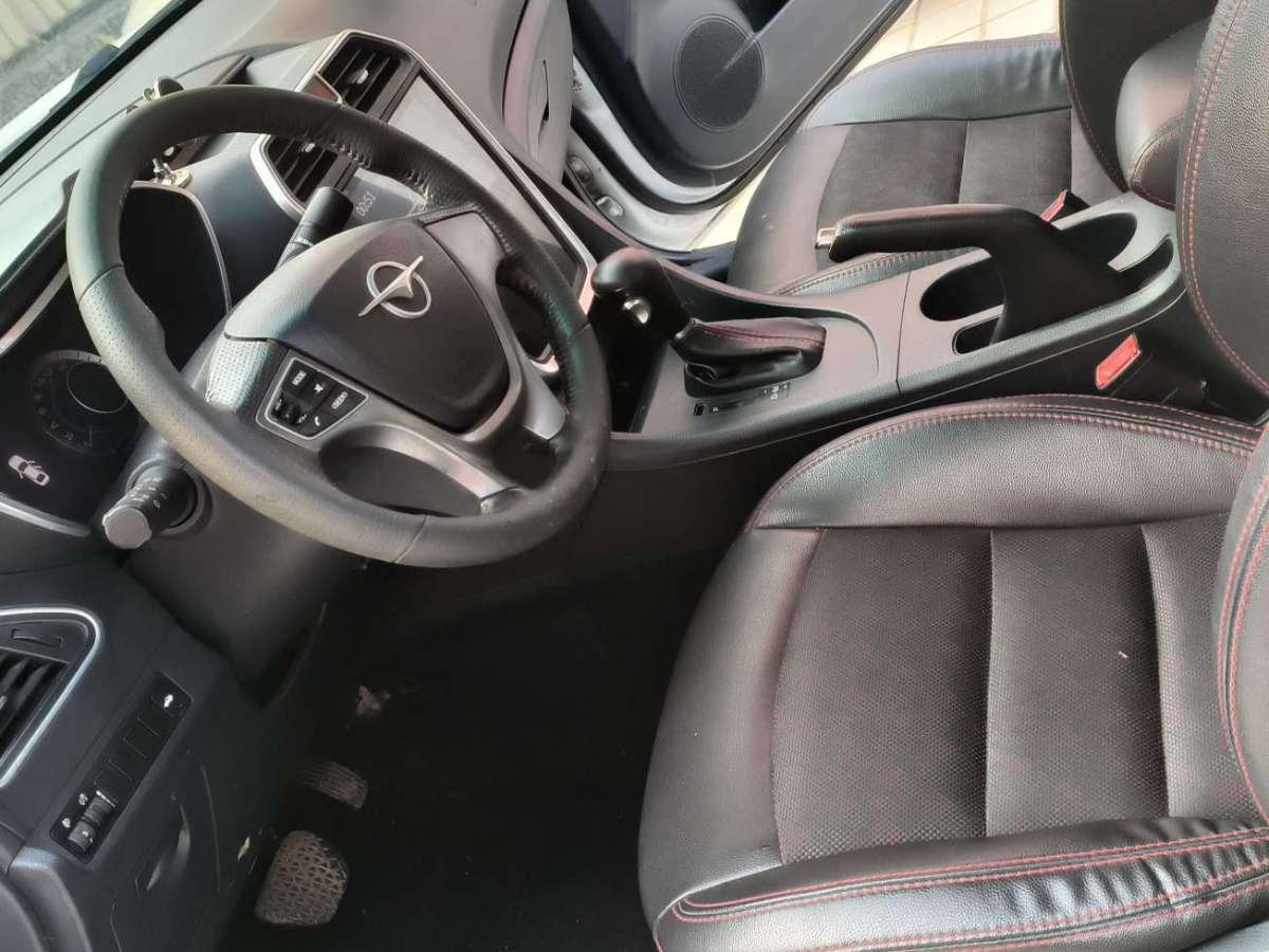 2017年10月海马 福美来  2014款 M5 1.6L 自动尊贵型