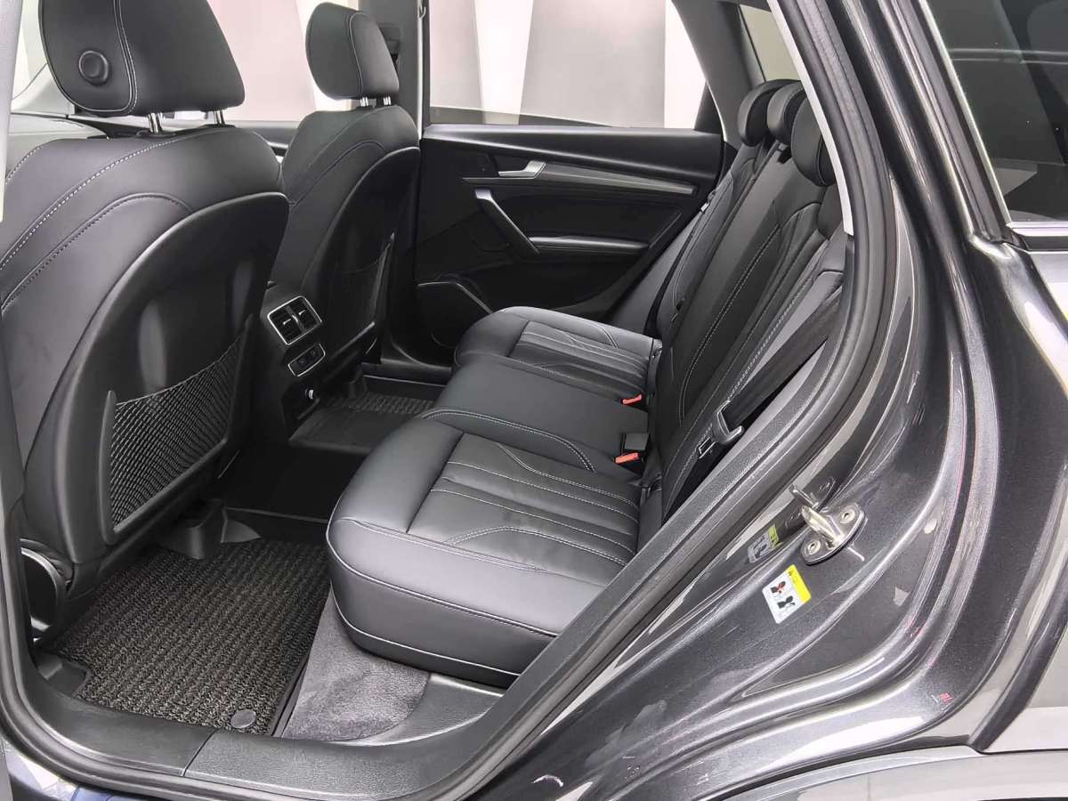 Audi Q5L2022 40t luxury dynamic model图片