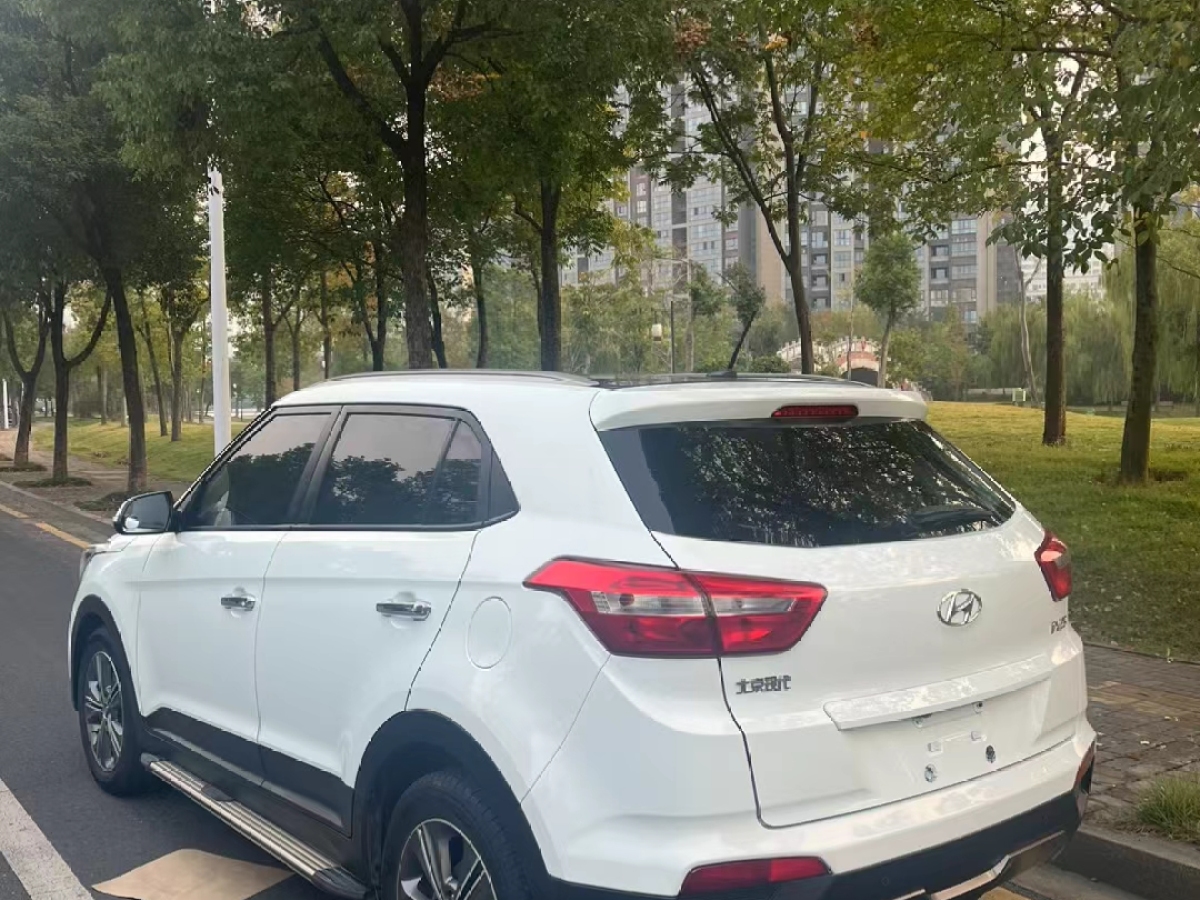 現(xiàn)代 ix25  2015款 1.6L 自動兩驅(qū)尊貴型DLX圖片