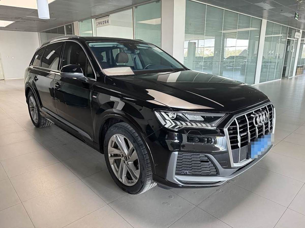 奧迪 奧迪Q7  2023款 45 TFSI quattro S line運(yùn)動(dòng)型圖片