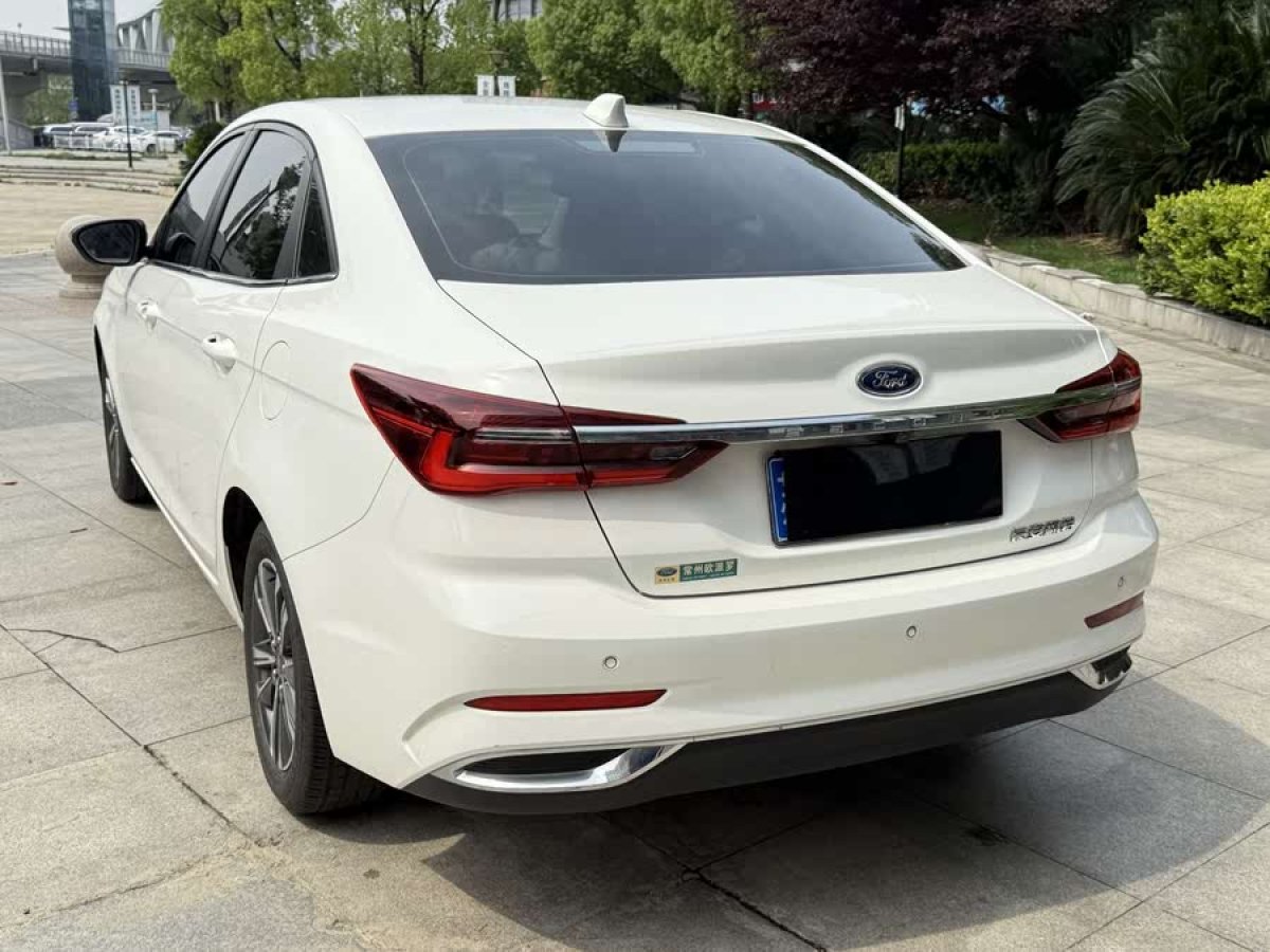 福特 福睿斯  2021款 1.5L 自動(dòng)黃金版圖片