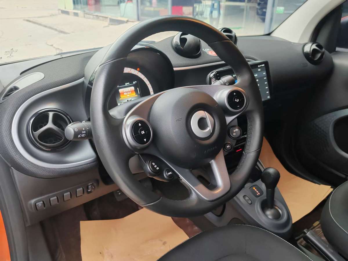 2018年07月smart fortwo  2018款 1.0L 52千瓦硬頂靈動版