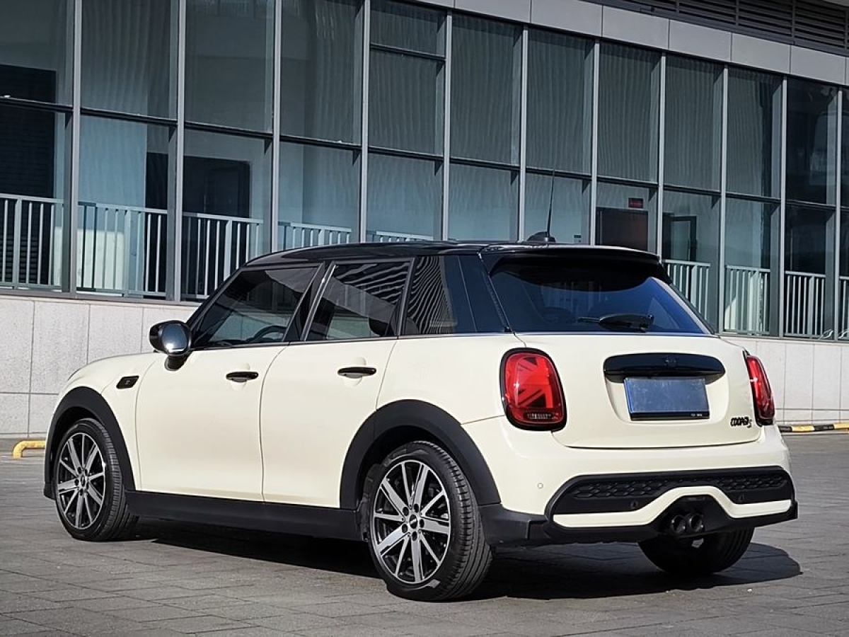 MINI MINI  2021款 2.0T COOPER S 經(jīng)典派 五門版圖片