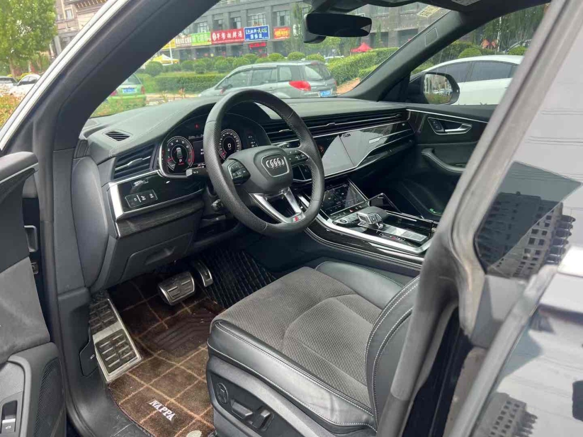 奥迪 奥迪Q8  2023款 55 TFSI 臻选动感型图片