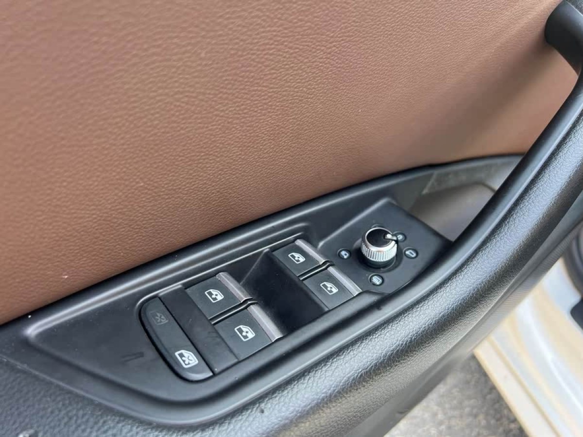 奧迪 奧迪A4L  2018款 30周年年型 40 TFSI 進取型圖片