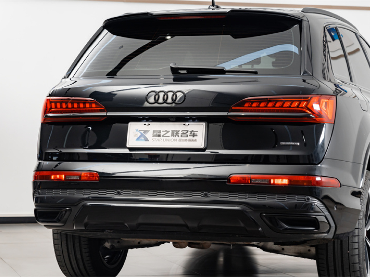 2022年9月奧迪 奧迪Q7  2022款 55 TFSI quattro S line冰雪運動版