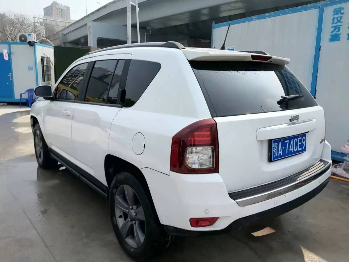 Jeep 指南者  2014款 改款 2.4L 四驅(qū)舒適版圖片