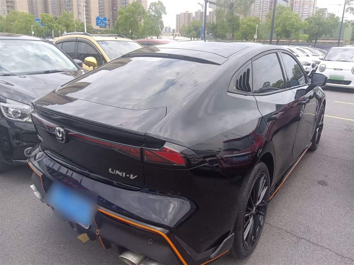長安 長安UNI-V  2023款 1.5T 運(yùn)動版圖片
