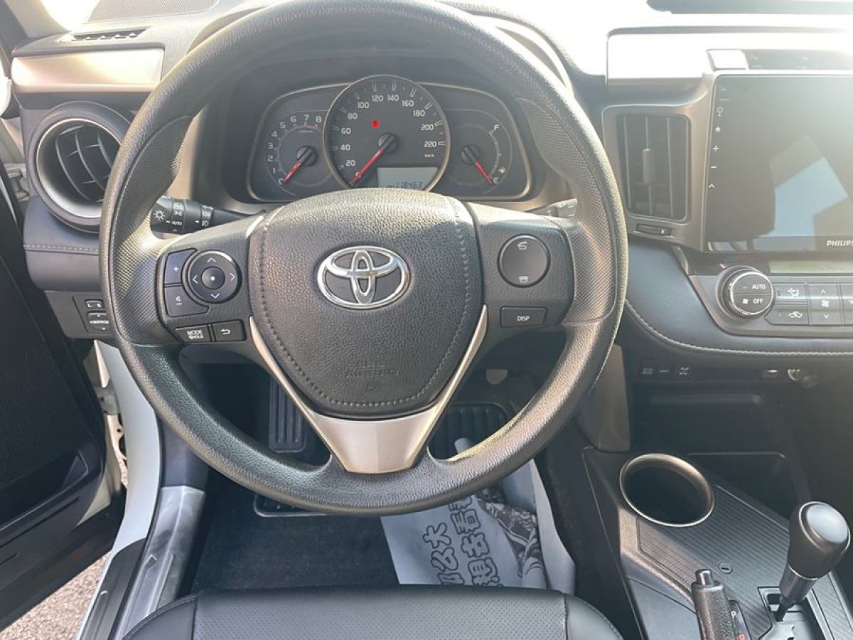 2014年10月豐田 RAV4榮放  2013款 2.0L CVT四驅(qū)風(fēng)尚版