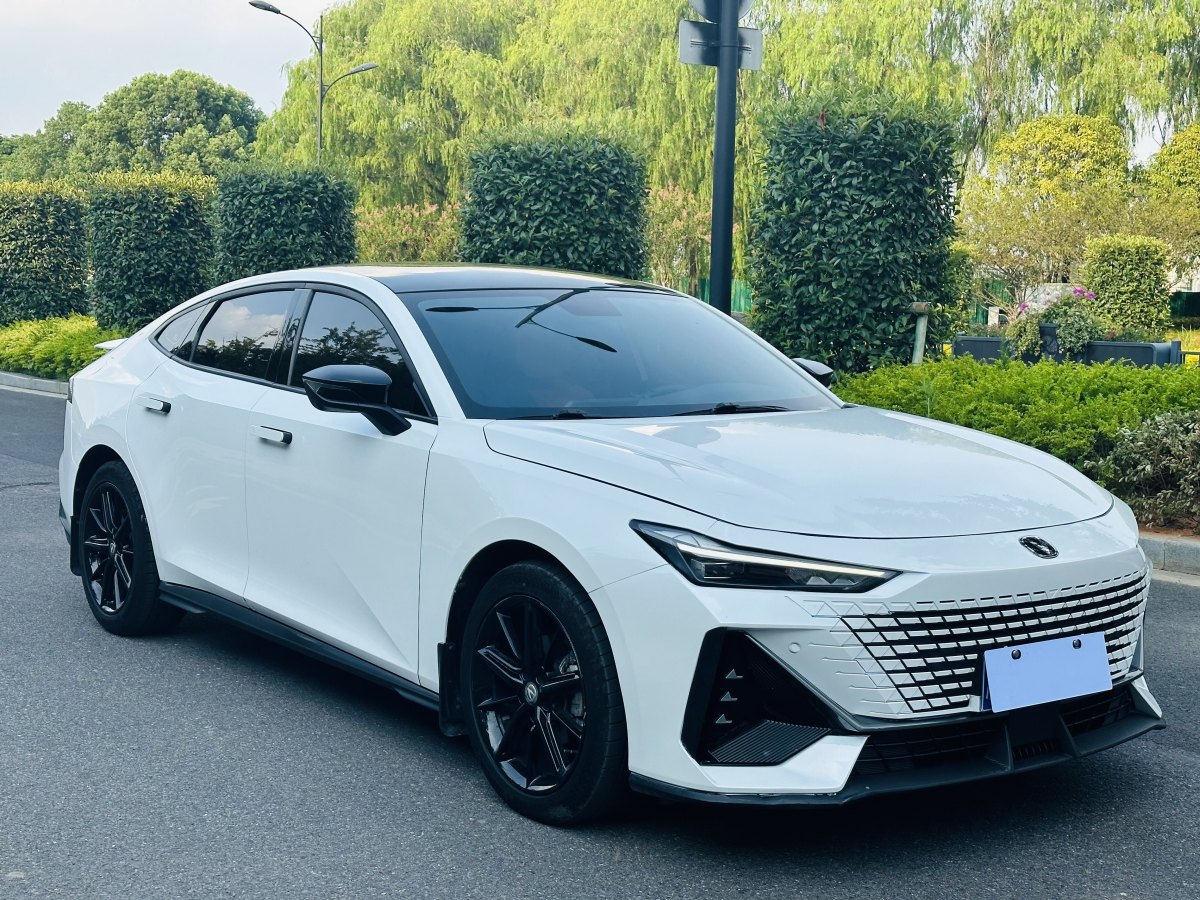 長(zhǎng)安 長(zhǎng)安UNI-V  2022款 1.5T 尊貴型圖片