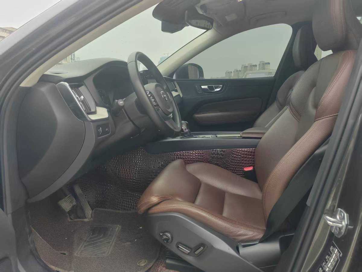 沃爾沃 XC60  2020款 T5 四驅(qū)智遠(yuǎn)豪華版圖片