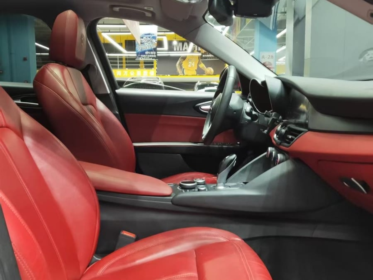 阿爾法·羅密歐 Giulia  2017款 2.0T 200HP 豪華版圖片