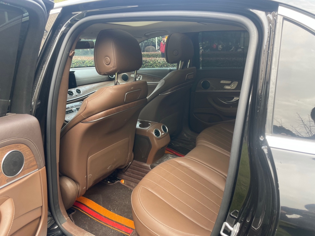 2019年01月奔驰 奔驰E级  2018款 改款 E 300 L 豪华型