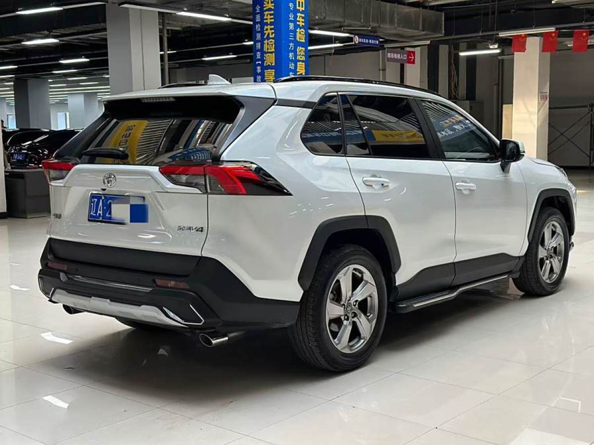 2022年11月豐田 RAV4榮放  2022款 2.0L CVT兩驅(qū)風(fēng)尚Plus版