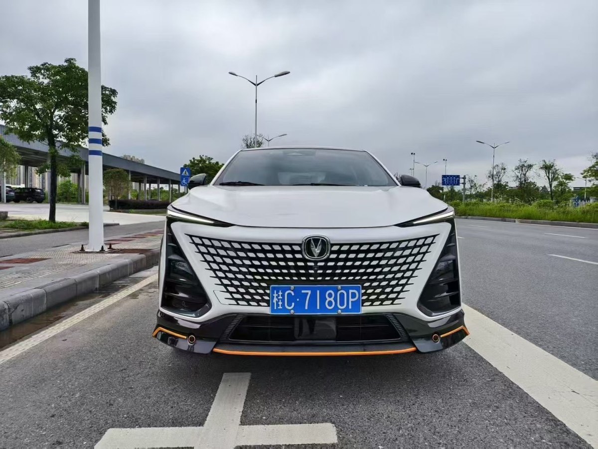 長(zhǎng)安 UNI-T  2022款 1.5T 運(yùn)動(dòng)版 尊貴型圖片