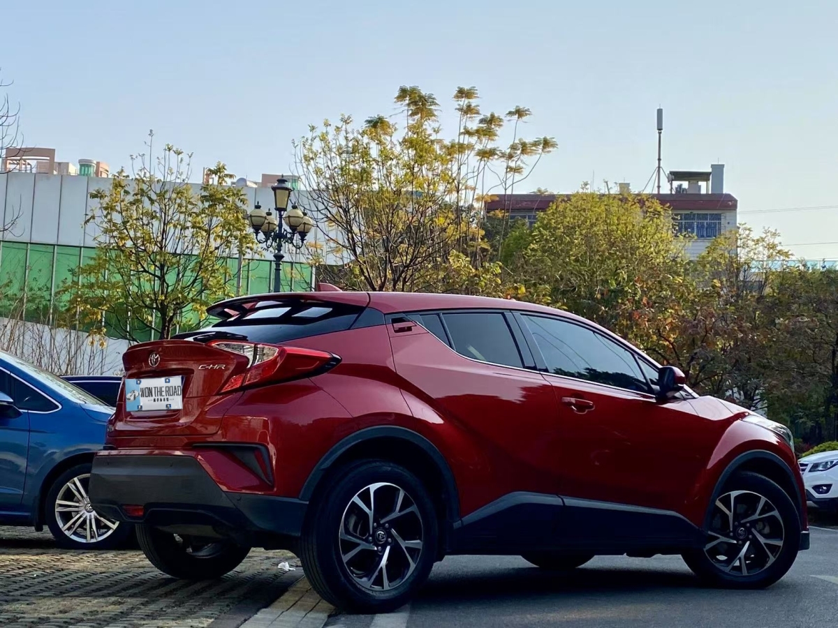 豐田 C-HR  2018款 2.0L 領(lǐng)先版 國(guó)V圖片