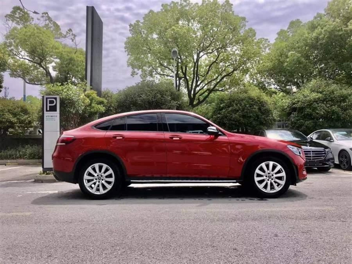 奔馳 奔馳GLC  2023款 改款 GLC 260 4MATIC 轎跑SUV圖片