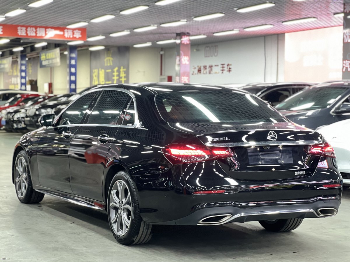 奔馳 奔馳E級  2021款 改款 E 300 L 尊貴型圖片