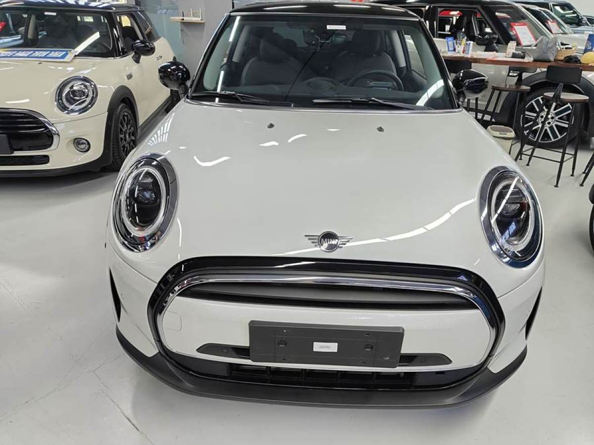 MINI MINI  2023款 改款 1.5T COOPER 藝術(shù)家圖片